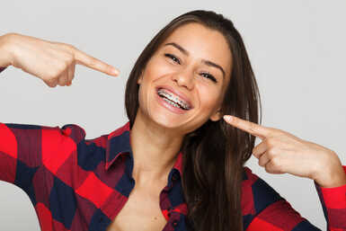 Így ápolod a fogaidat fogszabályzó viselése közben