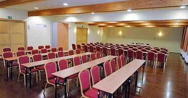 konferencia vidéki hotelben