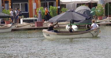 Balatoni hangulat Budapesten egy tóparti étteremben